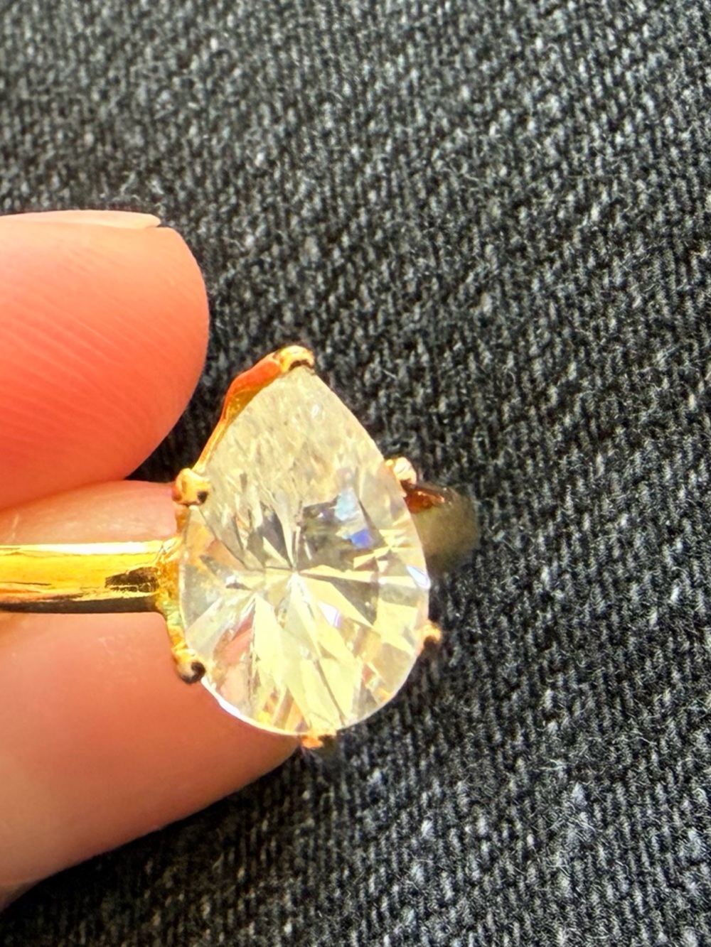 Gold Pear-Cut Solitaire Ring with faux diamond, imitation engagement ring - Picture 4 of 4